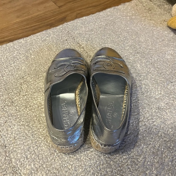 Authentic Chanel laminated CC espadrilles - Picture 4 of 8